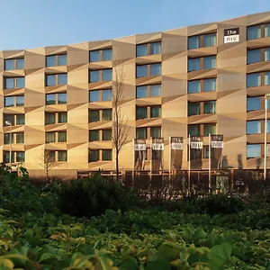 - The Niu, Crusoe Airport By Ihg Отель